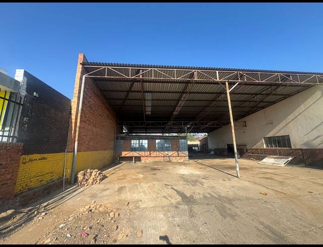 1,300M² WAREHOUSE TO LET IN HERMANSTAD